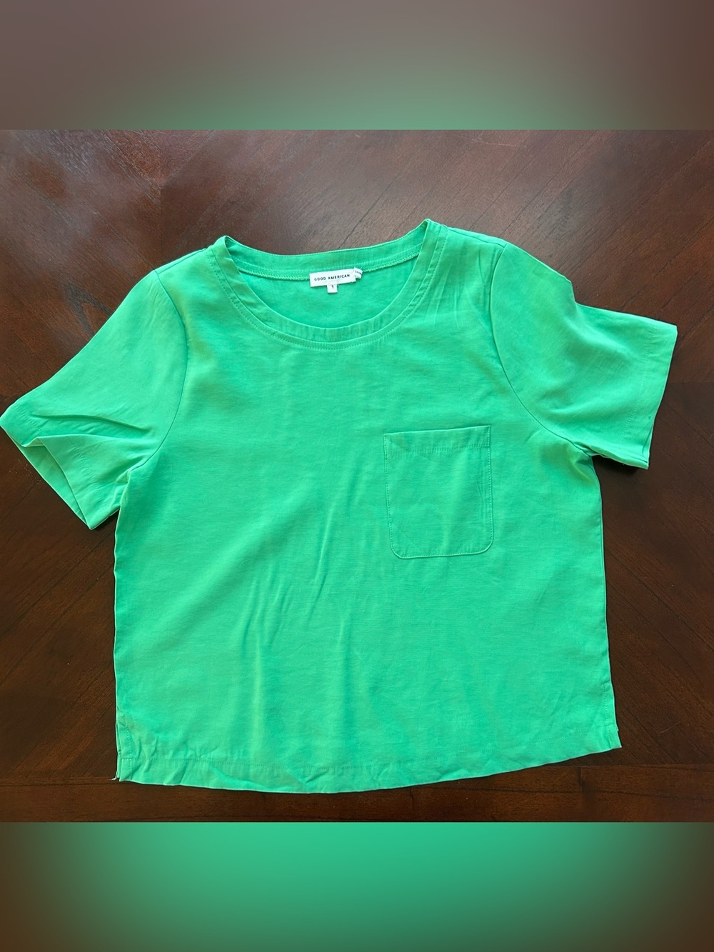 Good American Kelly Green Short Sleeve Pocket Tee size 1
